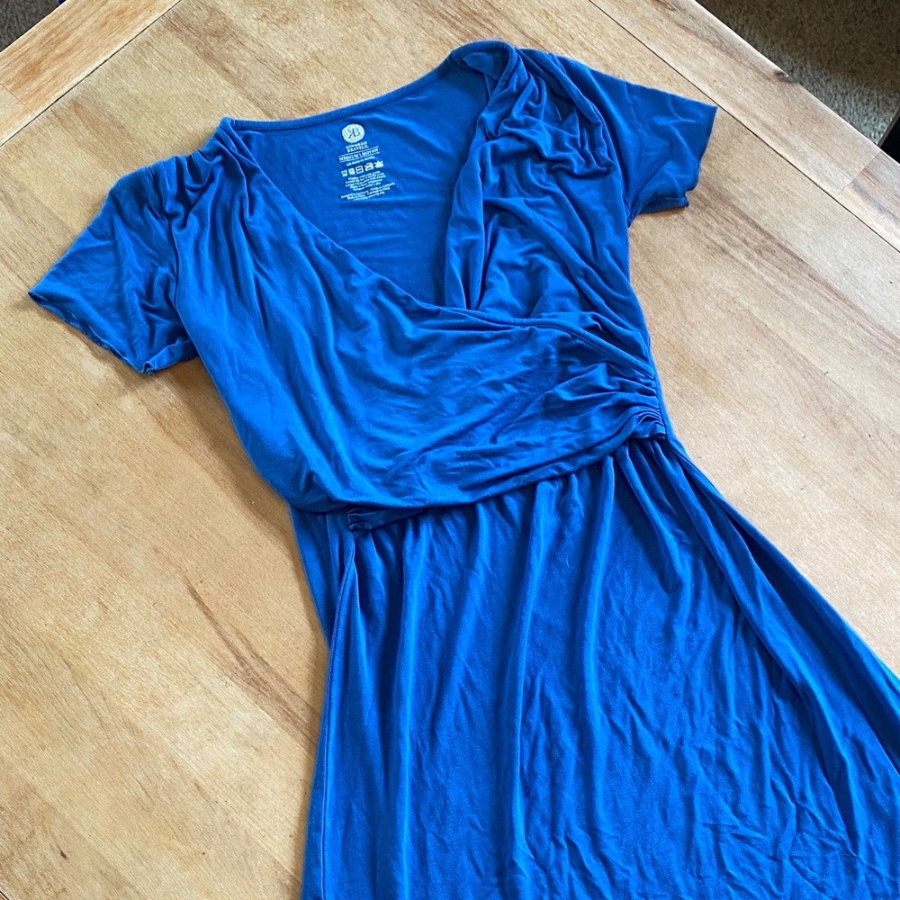KINDRED BRAVELY Royal blue wrap-style short sleeve nursing dress sz M